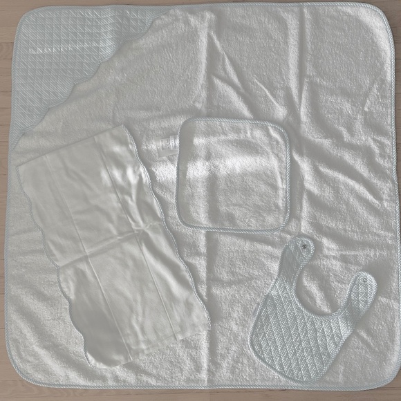 Brand New Baby 4 piece gift set. Never used. - Picture 1 of 2